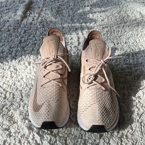 Nike Light pink/beige Air Max 270